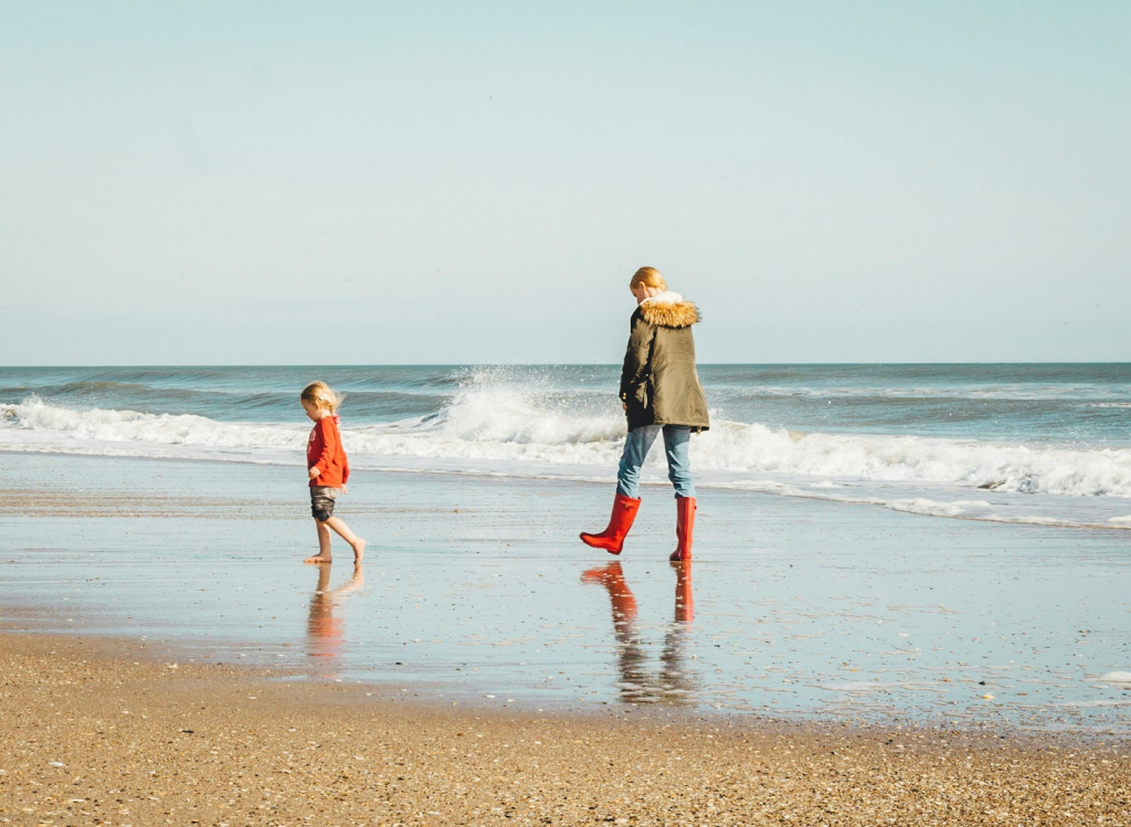 A mother with her daughter by the seashore