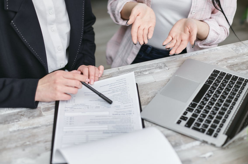 A common law divorce attorney in Austin helping a client fill in paperwork