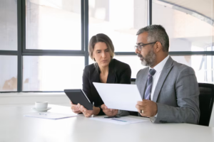 Attorney having a conversation with a client about spousal support in Texas