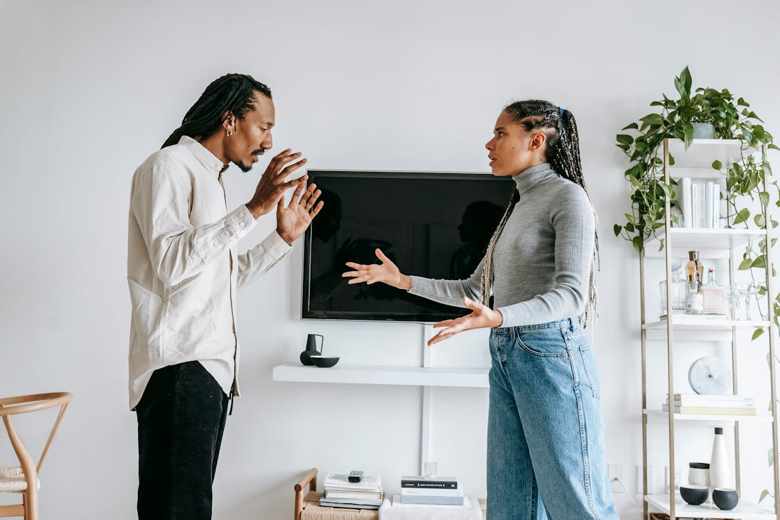 A couple fighting and visibly frustrated during their divorce, suggesting possible asset hiding issues