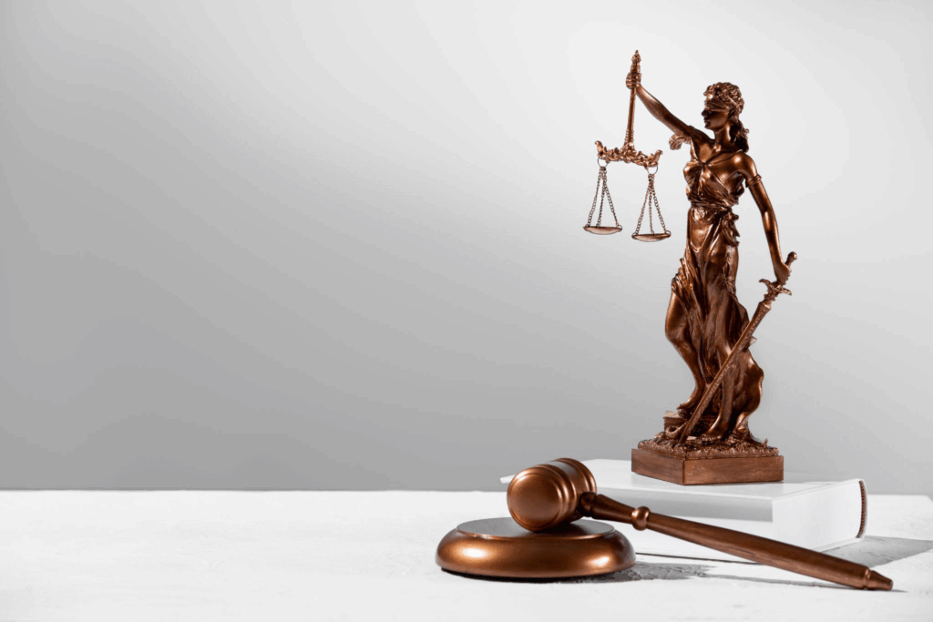 A scale of justice statue