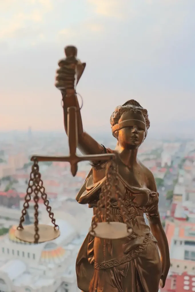 Scales of justice figurine symbolizing South Lamar divorce and family court cases