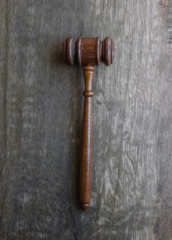 Judge’s gavel representing divorce and custody cases in Vidor family court