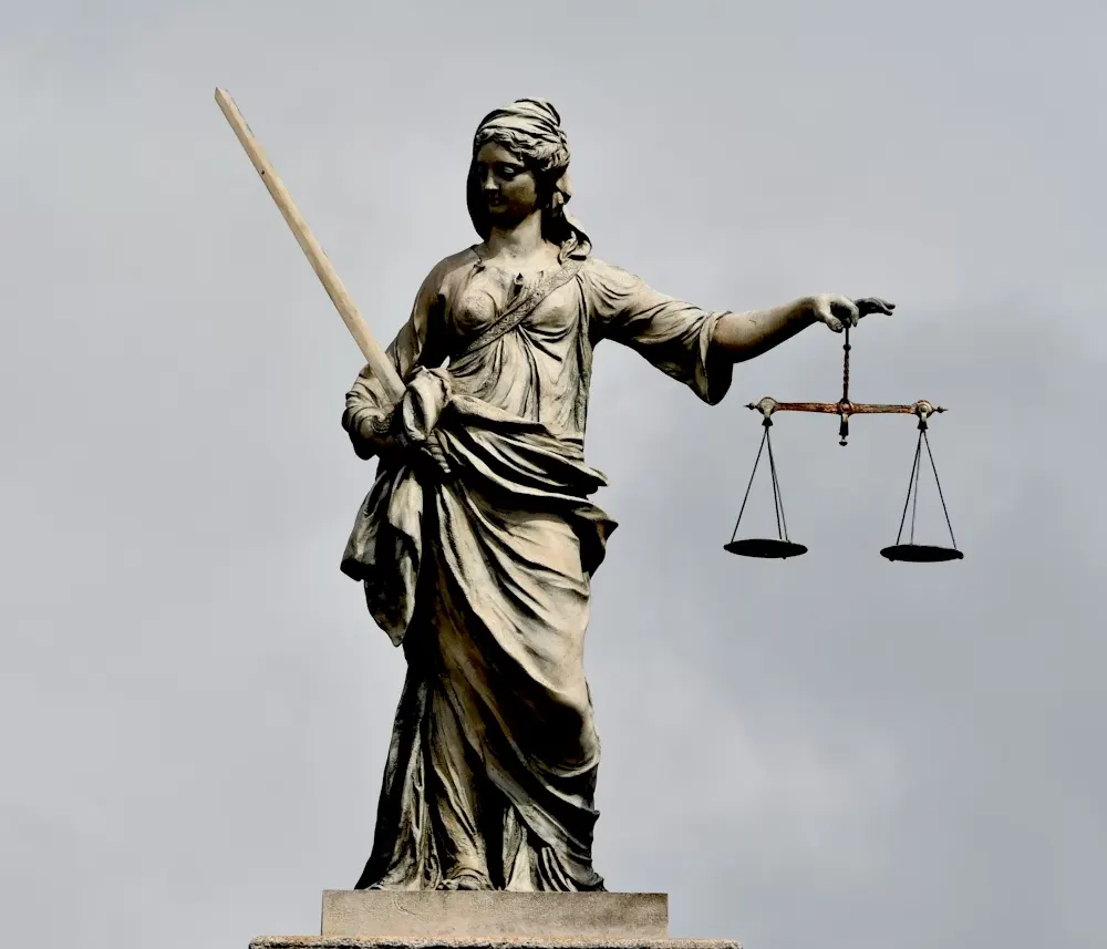 Scales of justice symbolizing fairness and representation from an experienced family law attorney in Silsbee, TX, handling divorce, custody, and support cases in Hardin County.