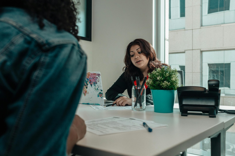 Parent speaking with a child custody attorney before a Texas family court hearing
